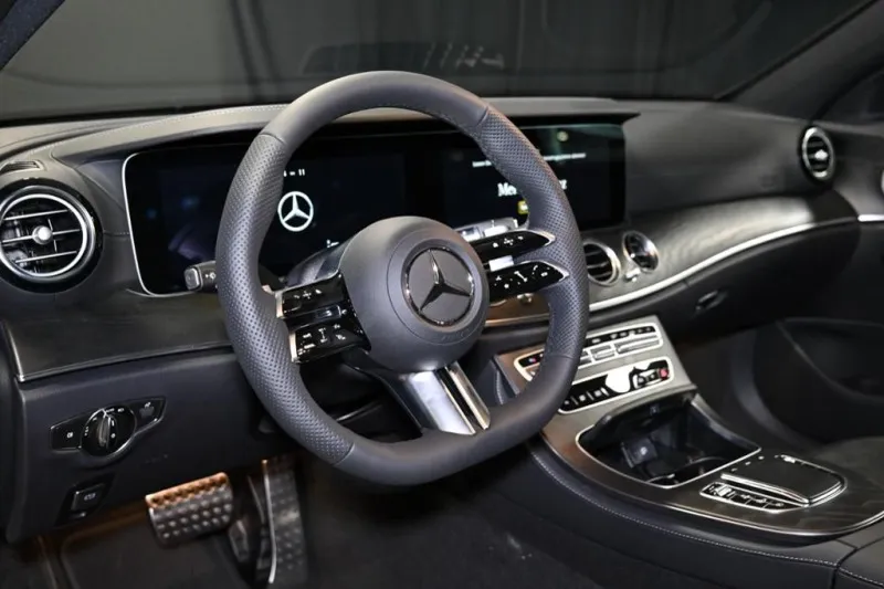 Mercedes-Benz E 220 d 4Matic =AMG= Night Package/Panorama Га Image 5