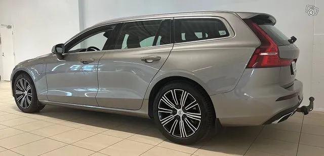 Volvo V60 T8 TwE AWD Inscription / Vetokoukku / 360-kamera / Image 8