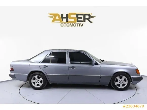 Mercedes-Benz 200 E Image 4